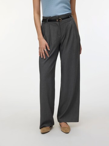 VERO MODA - Pierna ancha Pantalón plisado 'VMTahia' en gris: frente