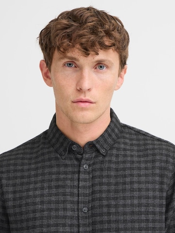 Coupe regular Chemise ' BHBARNEY ' BLEND en gris