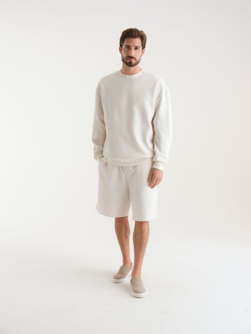 Loosefit Pantalon 'Ilja ' ABOUT YOU x Kevin Trapp en blanc