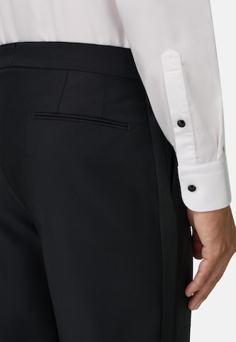 Fit confort Chemise Boggi Milano en blanc : sur le côté