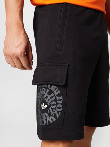 ADIDAS ORIGINALS Regular Shorts 'Graphic Ozworld ' in Schwarz