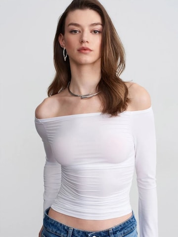 Maglietta di Dilvin in bianco