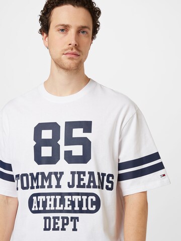 Tommy Jeans قميص بلون أبيض