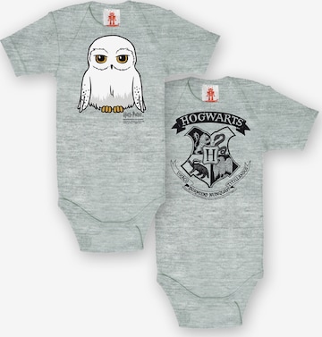 LOGOSHIRT Baby-Body 'Harry Potter - Hogwarts & Hedwig-Print' in Grau: predná strana