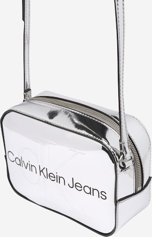 Calvin Klein Jeans - Bolso de hombro en plata