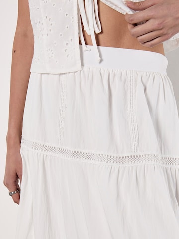 Jupe ' ' Apricot en blanc