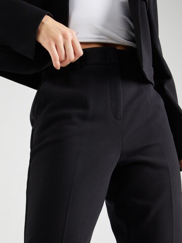 Regular Pantalon à plis COMMA en noir