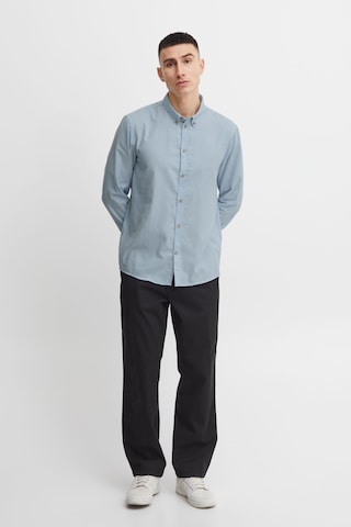 !Solid Regular fit Button Up Shirt in Blue