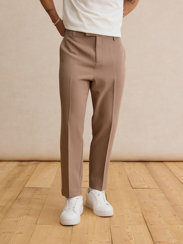 DAN FOX APPAREL Regular Trousers with creases 'Justus' in Brown: front