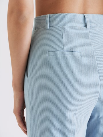 RÆRE by Lorena Rae Loose fit Pleat-Front Pants 'Kim' in Blue