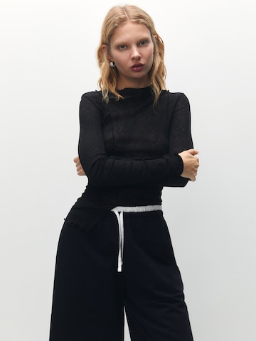 Pull&Bear Regular Pants in Black