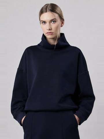 OWN Off With Nature - Sweatshirt 'Felpa Collo Alto Loose Fit in Interlock Navy' em azul: frente