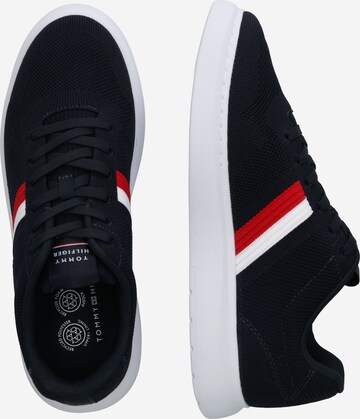 TOMMY HILFIGER Sneaker in Blau