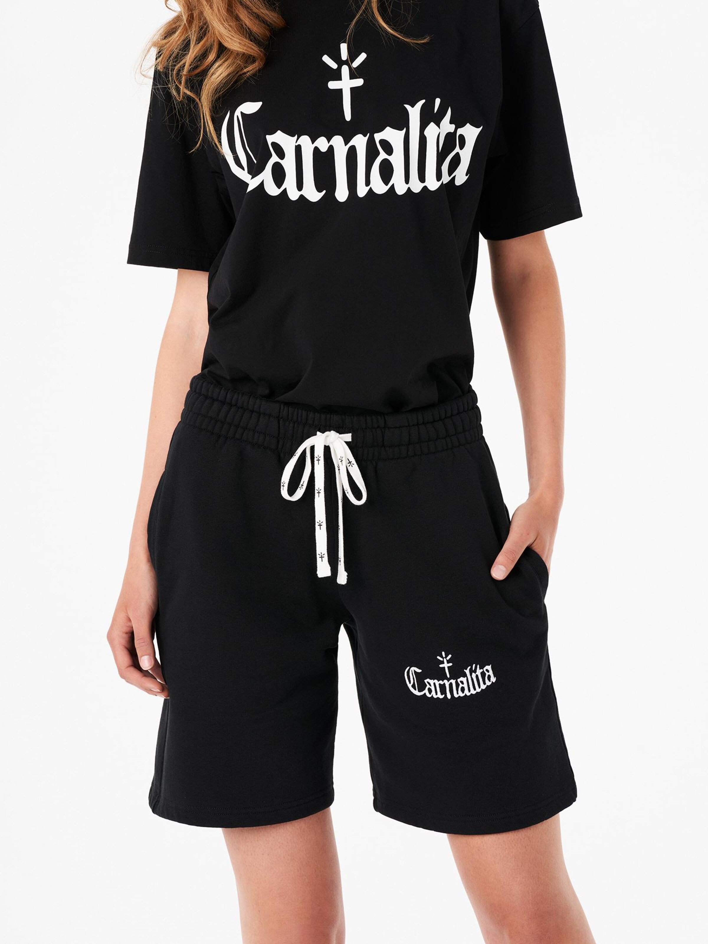 Carnalita - Loosefit Pantalón 'Pantalón corto de chándal con logo bordado' en negro: frente