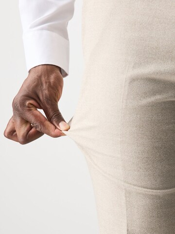regular Pantaloni con piega frontale di Next in beige