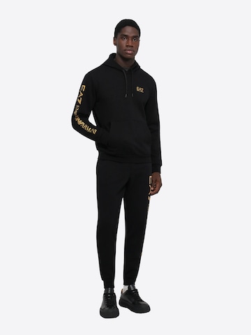 regular Pantaloni sportivi di EA7 Emporio Armani in nero