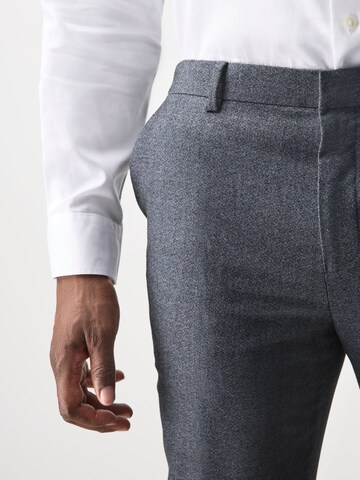 regular Pantaloni con piega frontale di Next in grigio