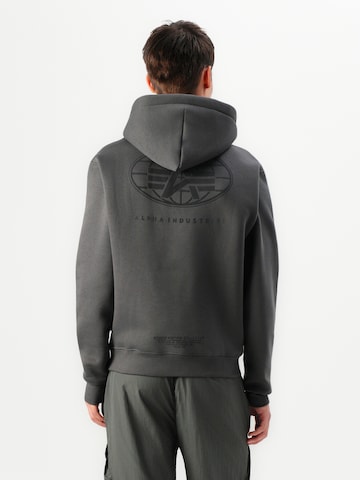 ALPHA INDUSTRIES - Sudadera en gris