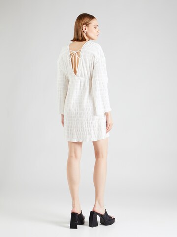 TOPSHOP - Vestido en blanco