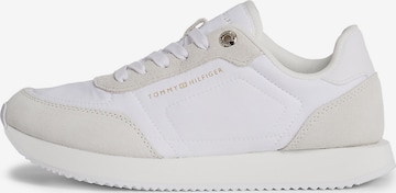 Baskets basses TOMMY HILFIGER en blanc : devant