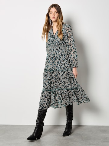 Apricot - Vestido en verde: frente