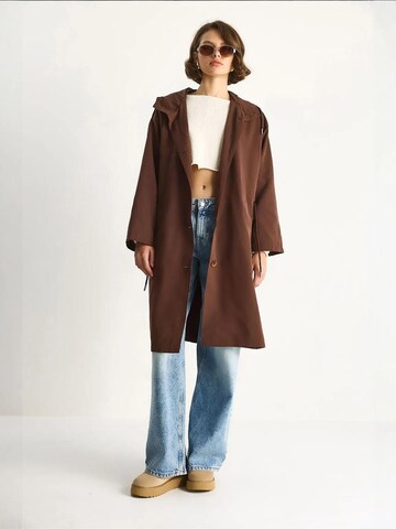 Bianco Lucci - Sobretudo meia-estação em castanho