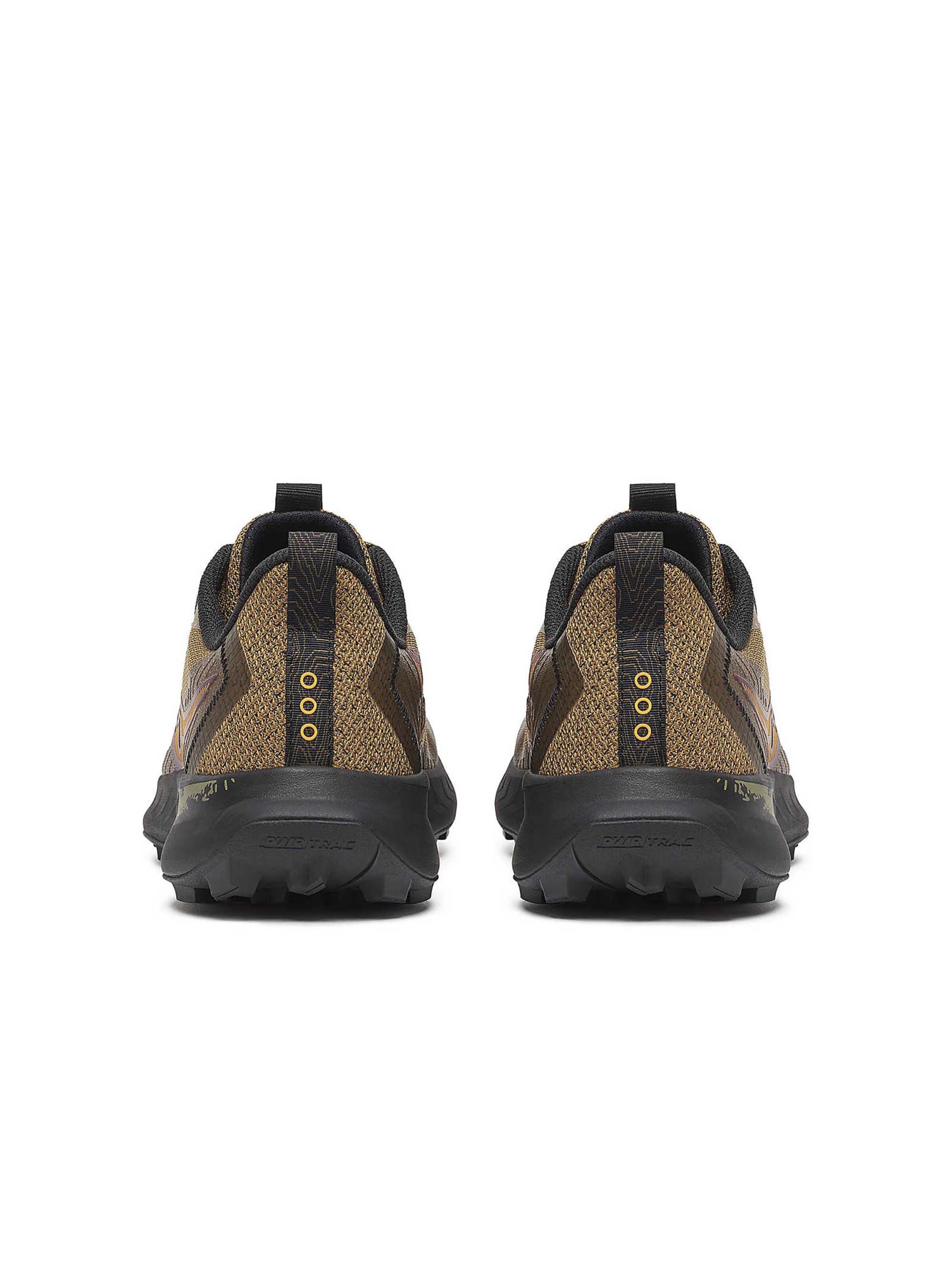 Chaussure de course saucony en marron