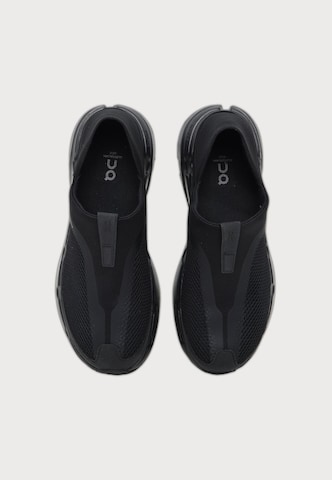 Scarpa da corsa 'Cloudsoma Moc' di On in nero