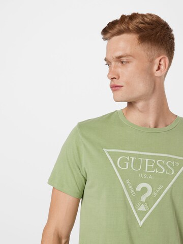 GUESS - Camiseta en verde