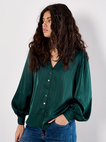Chemisier Apricot en vert : devant