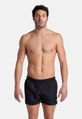 ARENA - Calções de banho desportivos 'Fundamentals X' em preto: frente