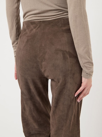 YAS - Loosefit Pantalón 'THEA ' en marrón