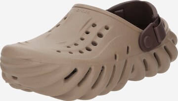 ruda Crocs Atviri batai 'Echo': priekis