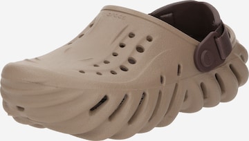 Pantofi deschiși 'Echo' de la Crocs pe maro: față