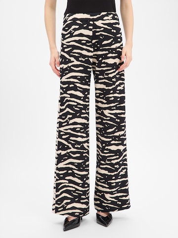 Marc Cain Regular Broek in Zwart: voorkant