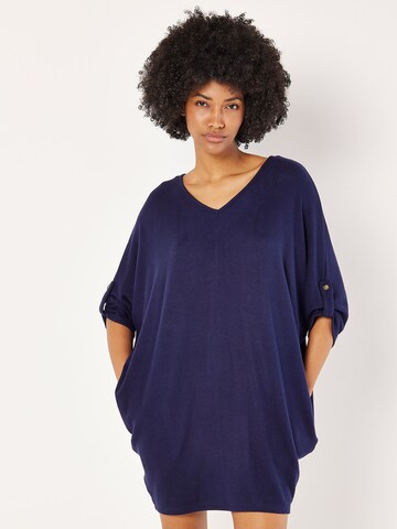 Robe Apricot en bleu : devant