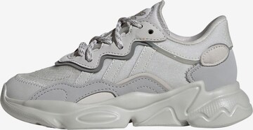 Sneaker 'Ozweego' di ADIDAS ORIGINALS in grigio: frontale