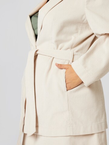 Blazer 'Jessica' A LOT LESS en blanc