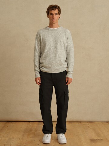 DAN FOX APPAREL Sweter 'William' w kolorze szary