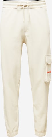 Calvin Klein Jeans Cargo Pants in White: front