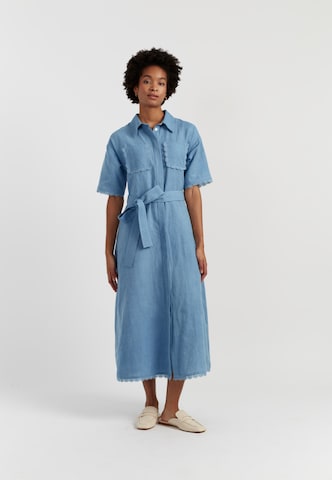 Chinti & Parker - Vestidos camiseiros em azul: frente