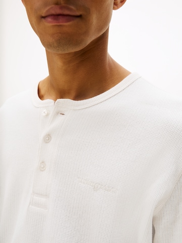 T-Shirt Tommy Jeans en blanc