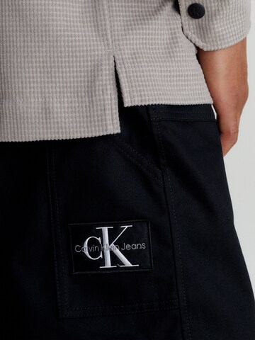 Calvin Klein Jeans Štandardný strih Nohavice - Čierna