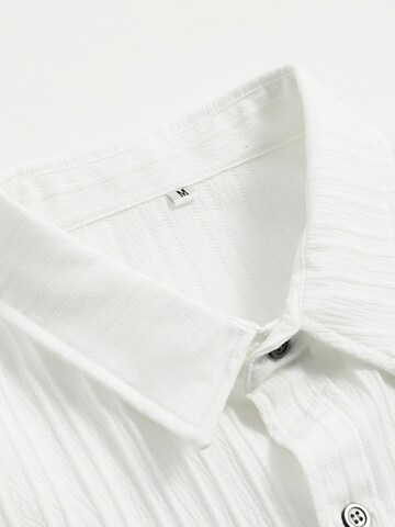 ALLTHEMEN Comfort fit Button Up Shirt 'Schwung' in White