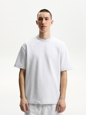 Maglietta di Bershka in grigio: frontale
