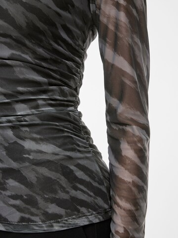 VILA - Camiseta 'VIAlera' en negro