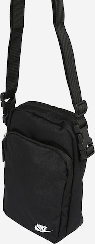 Nike Sportswear Tasche in Schwarz