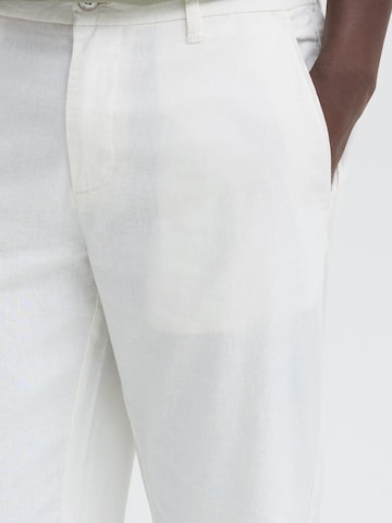INDICODE JEANS - regular Pantalón chino ' IDPassolo ' en blanco