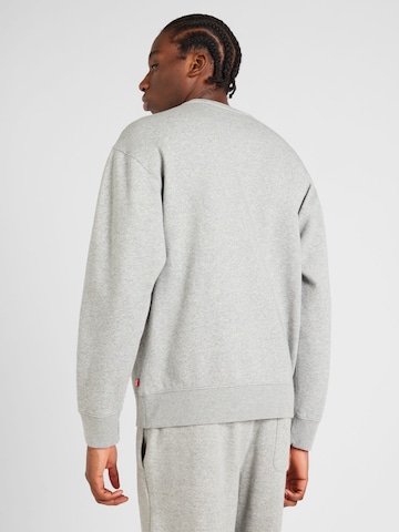 LEVI'S ® Sweatshirt 'Relaxd Graphic Crew' i grå