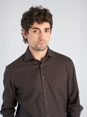 Regular fit Camicia di Lindbergh in marrone